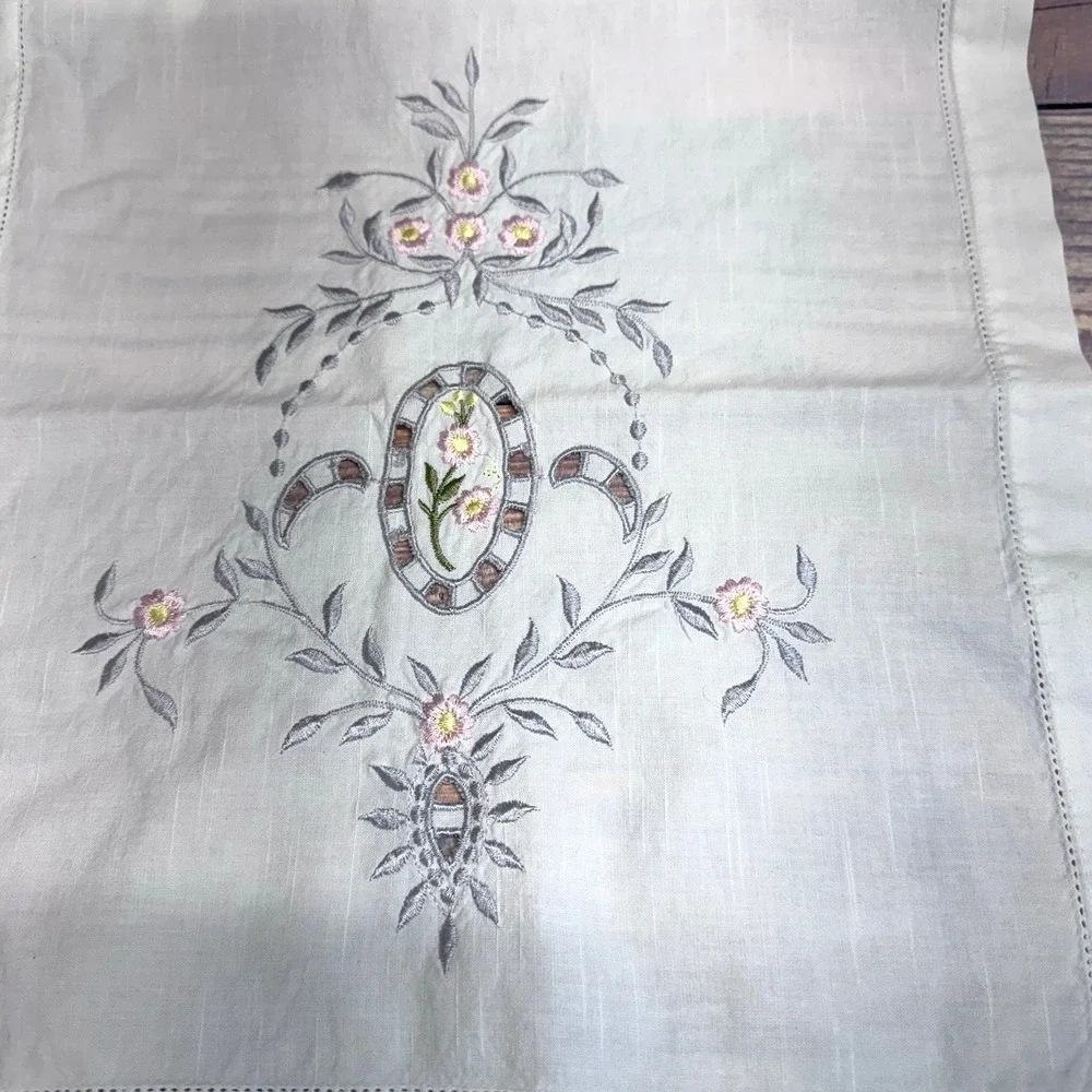 Vintage Set Embroidered Linen Table Runner w 2 Napkins Gray Pink Floral Eyelet‎